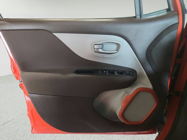 Used 2016 Jeep Renegade Latitude w/ Cold Weather Group AWD/4WD image 19