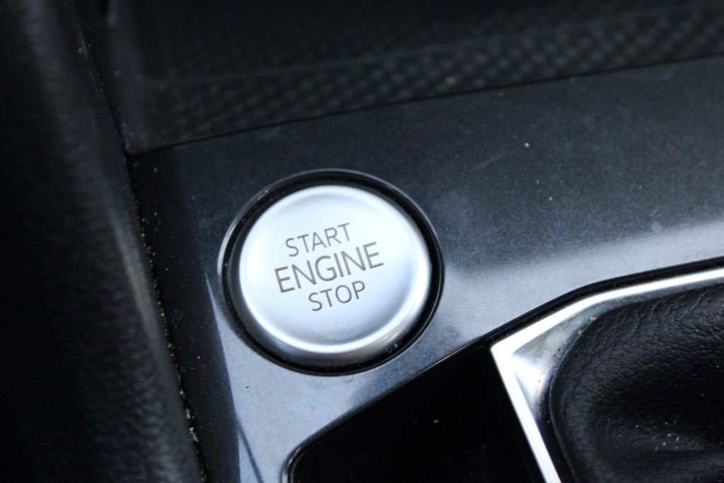 Used 2022 Volkswagen Tiguan SE R-Line image 34