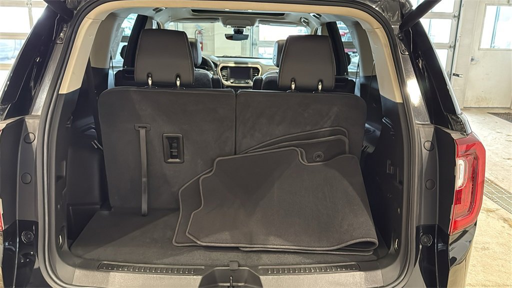 Used 2023 GMC Acadia Denali w/ Black Diamond Edition image 18