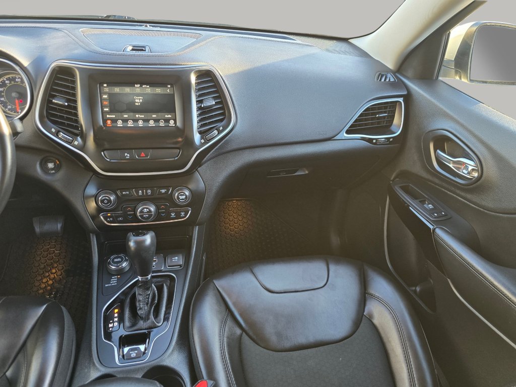 Used 2019 Jeep Cherokee Latitude Plus AWD/4WD image 4