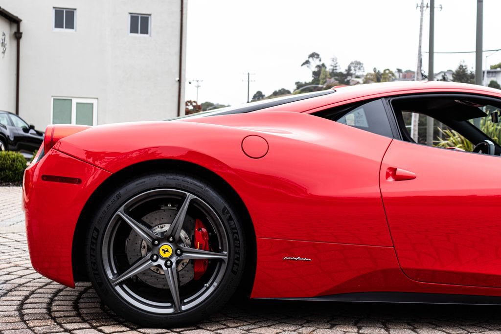 Used 2015 Ferrari 458 Italia Coupe RWD image 18
