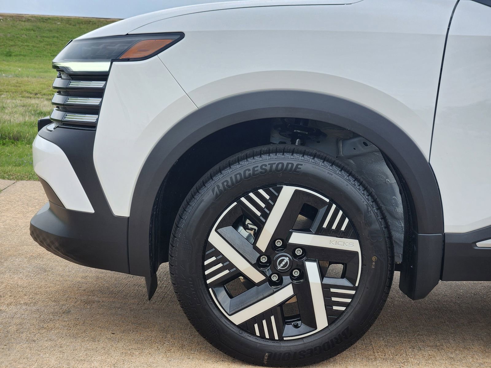 New 2026 Nissan Kicks SV image 10