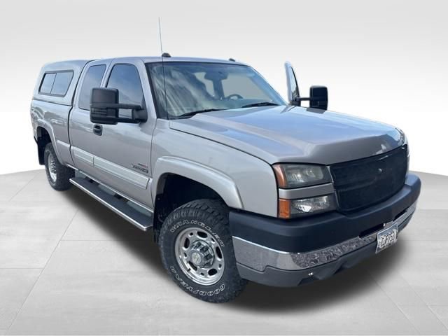 Used 2005 Chevrolet Silverado 2500 LT w/ Heavy-Duty Power Package AWD/4WD image 8
