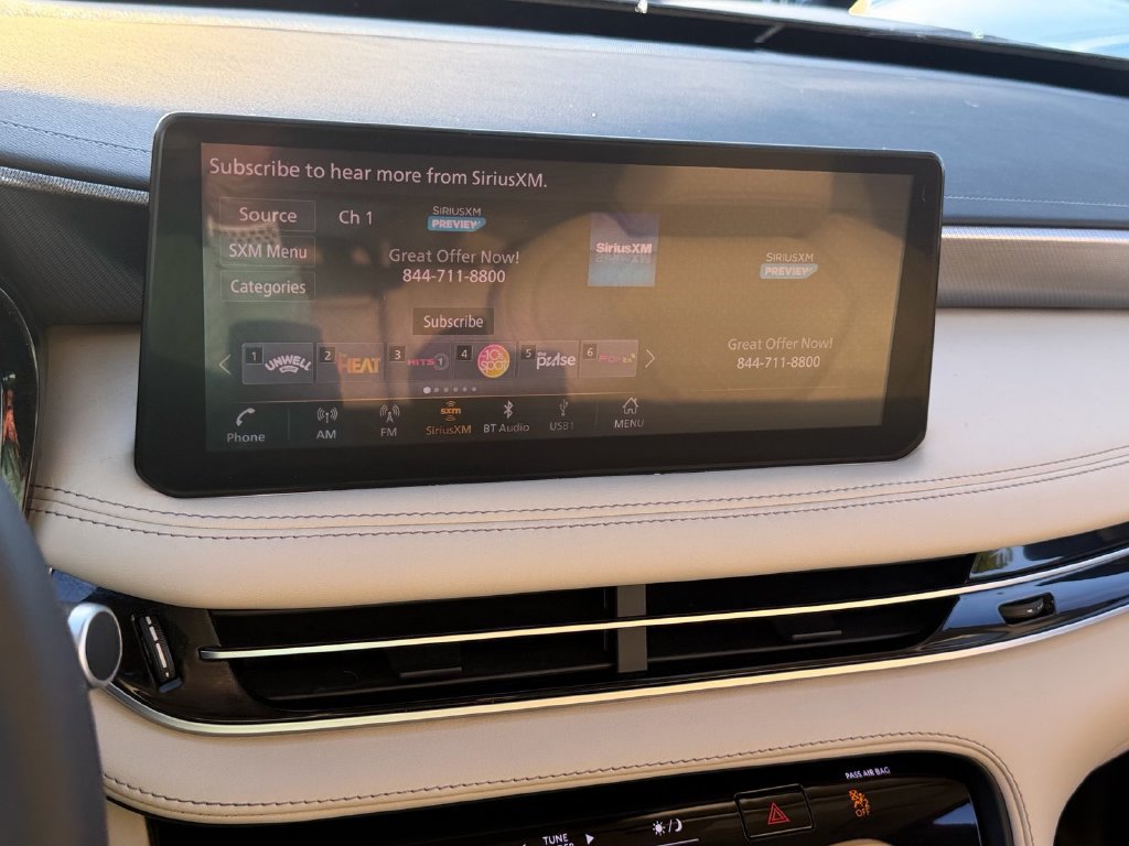 Used 2023 INFINITI QX60 Luxe w/ Performance Audio Package FWD image 19