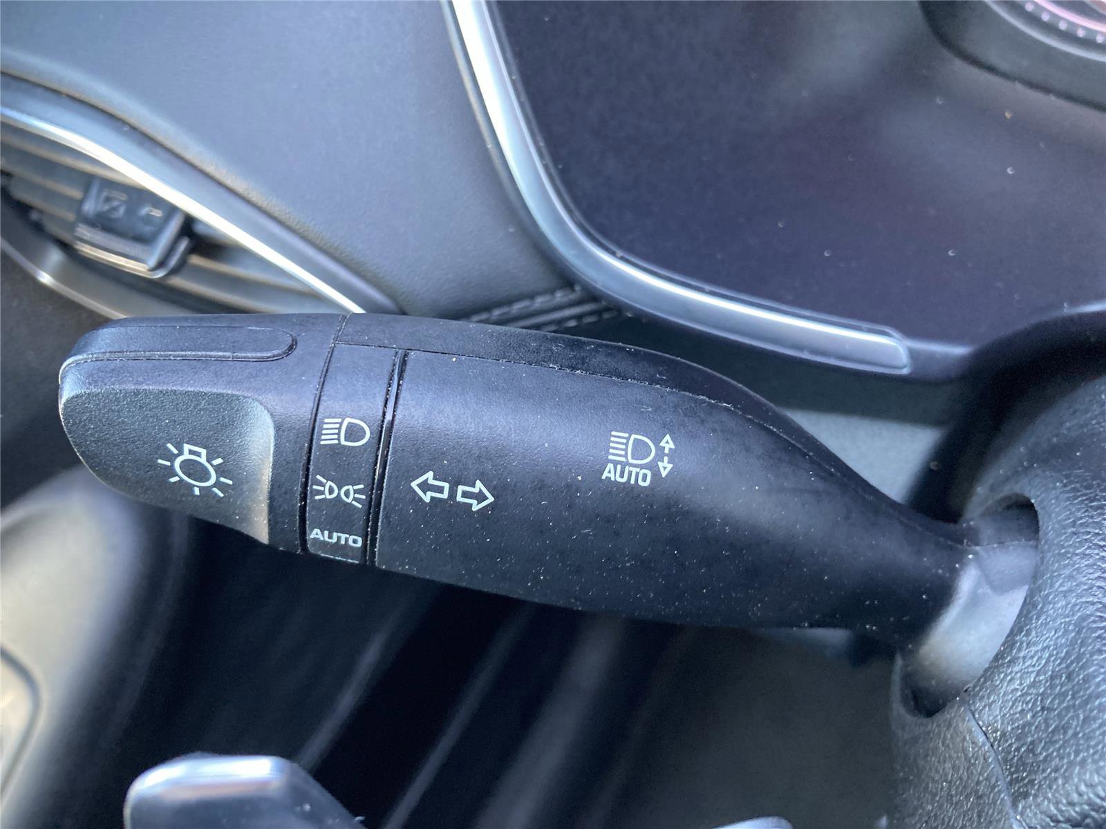 Used 2023 Hyundai Santa Fe SEL w/ Winter Weather Package image 22