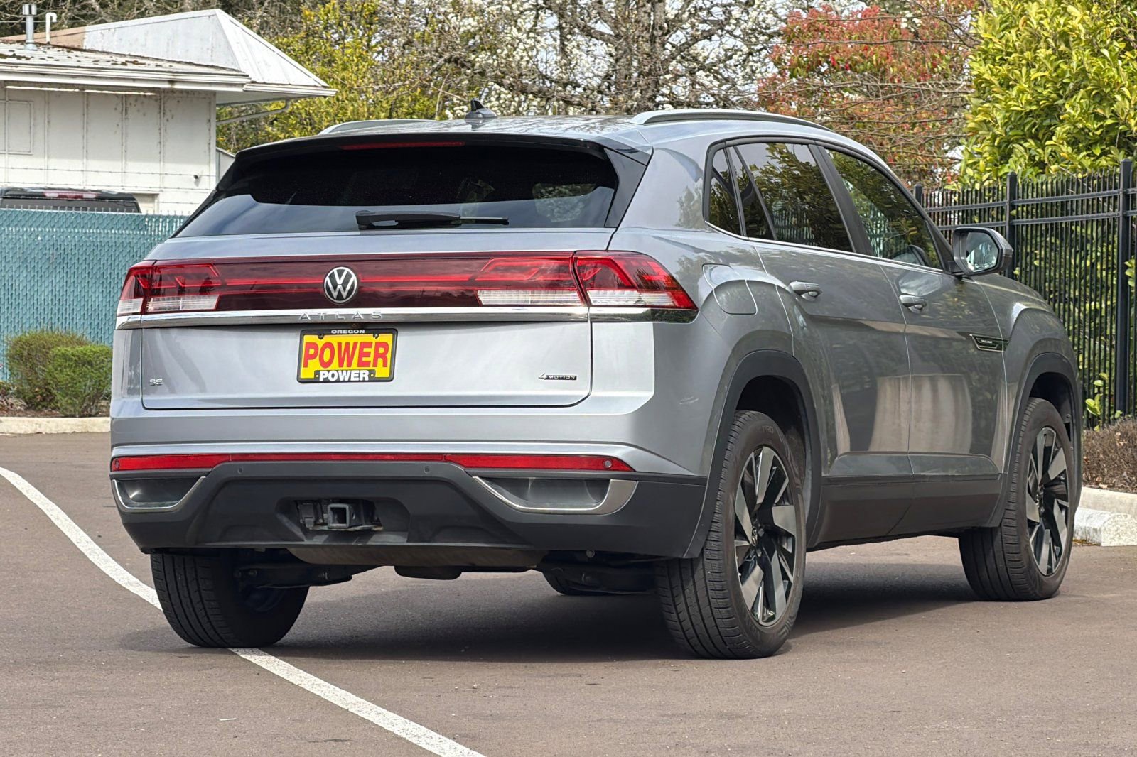Used 2024 Volkswagen Atlas Cross Sport SE w/ Panoramic Sunroof Package image 4