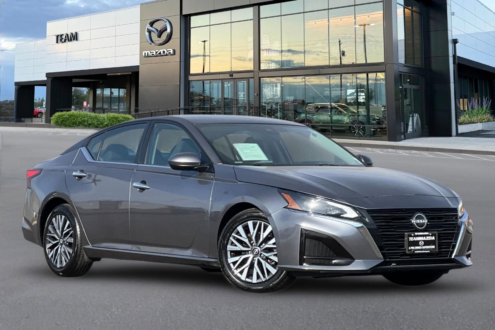 Used 2023 Nissan Altima 2.5 SV image 2