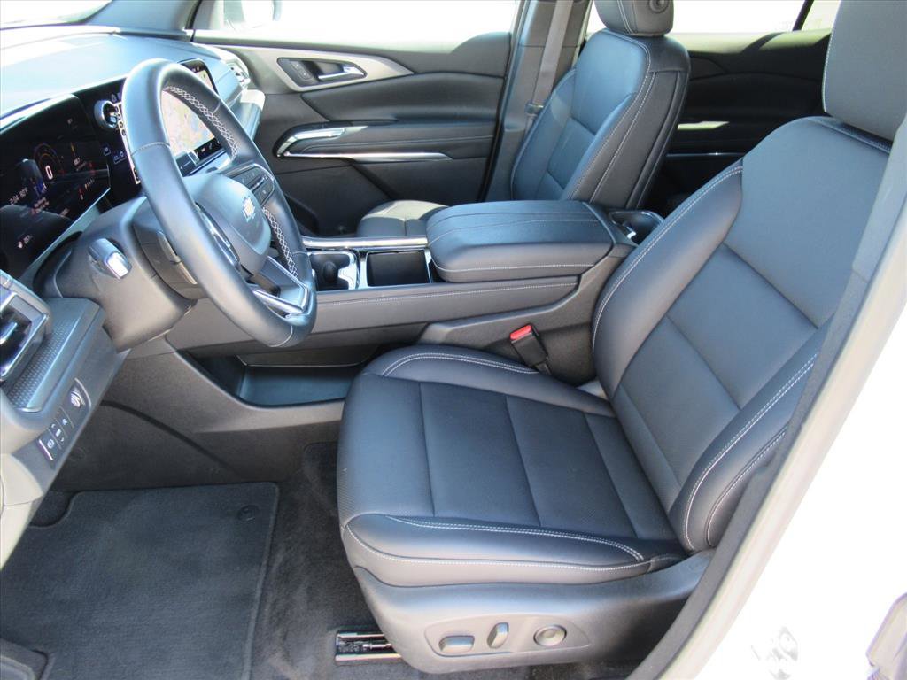 Used 2025 Chevrolet Traverse LT image 18