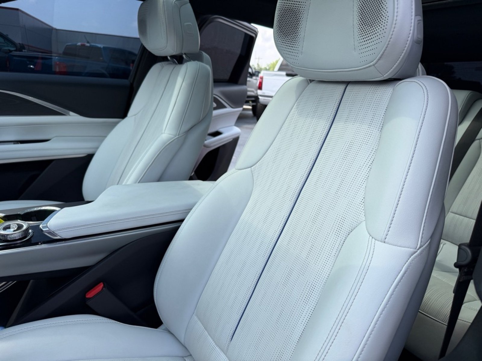 Used 2024 Cadillac Lyriq Sport AWD/4WD image 29