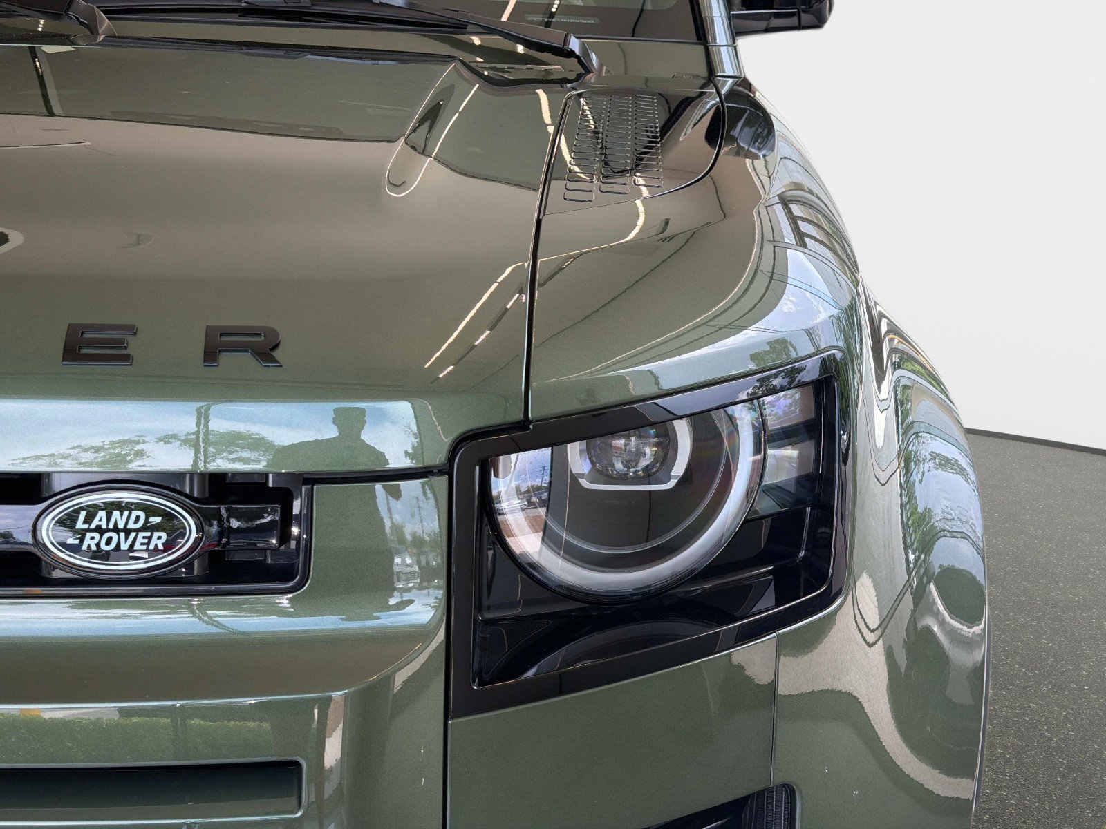 New 2026 Land Rover Defender 130 S AWD/4WD image 9