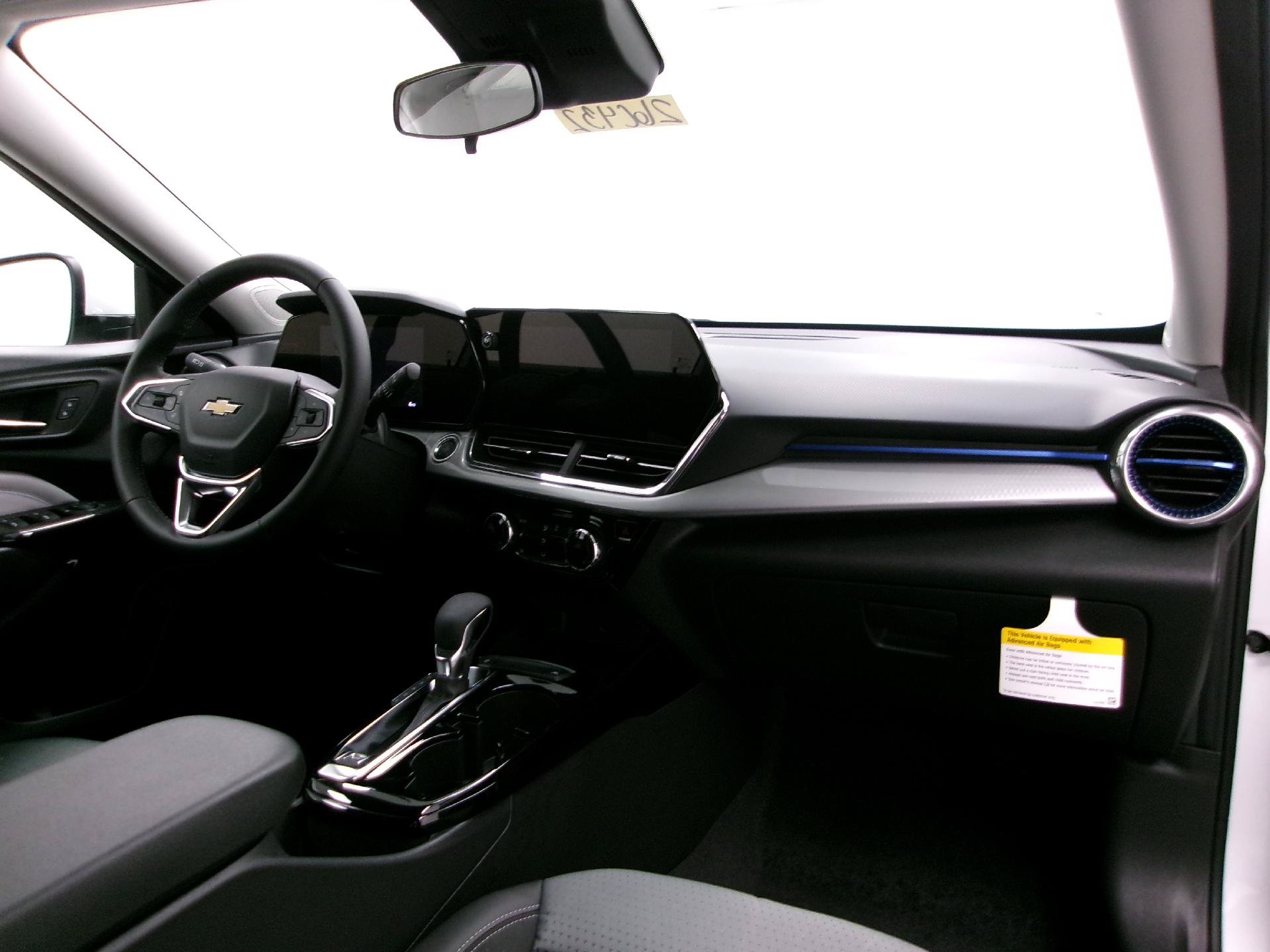 New 2026 Chevrolet Trax LT w/ LT Convenience Package FWD image 3