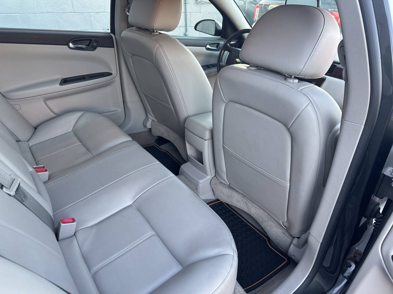 Used 2013 Chevrolet Impala LTZ FWD image 22