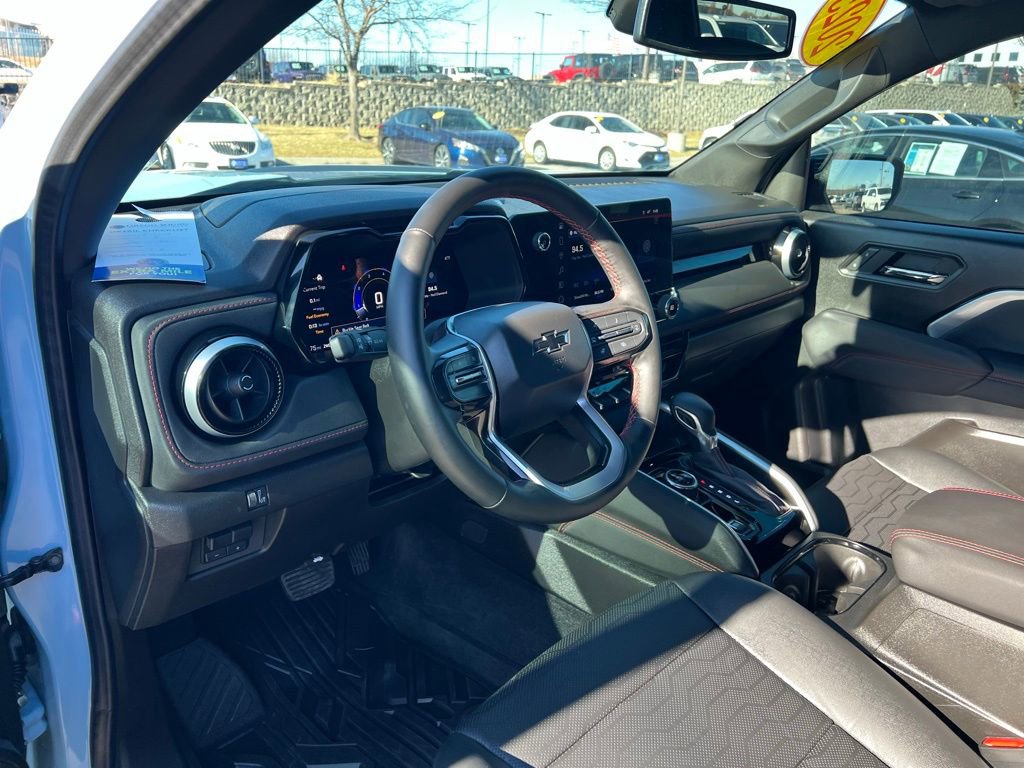 Used 2025 Chevrolet Colorado Z71 w/ Technology Package image 19