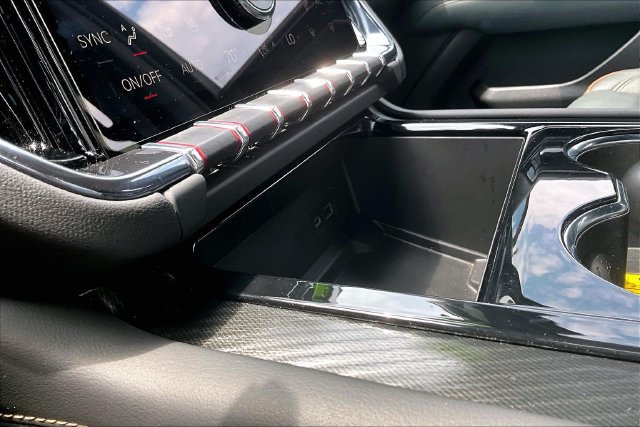 Used 2025 GMC Yukon XL AT4 AWD/4WD image 16