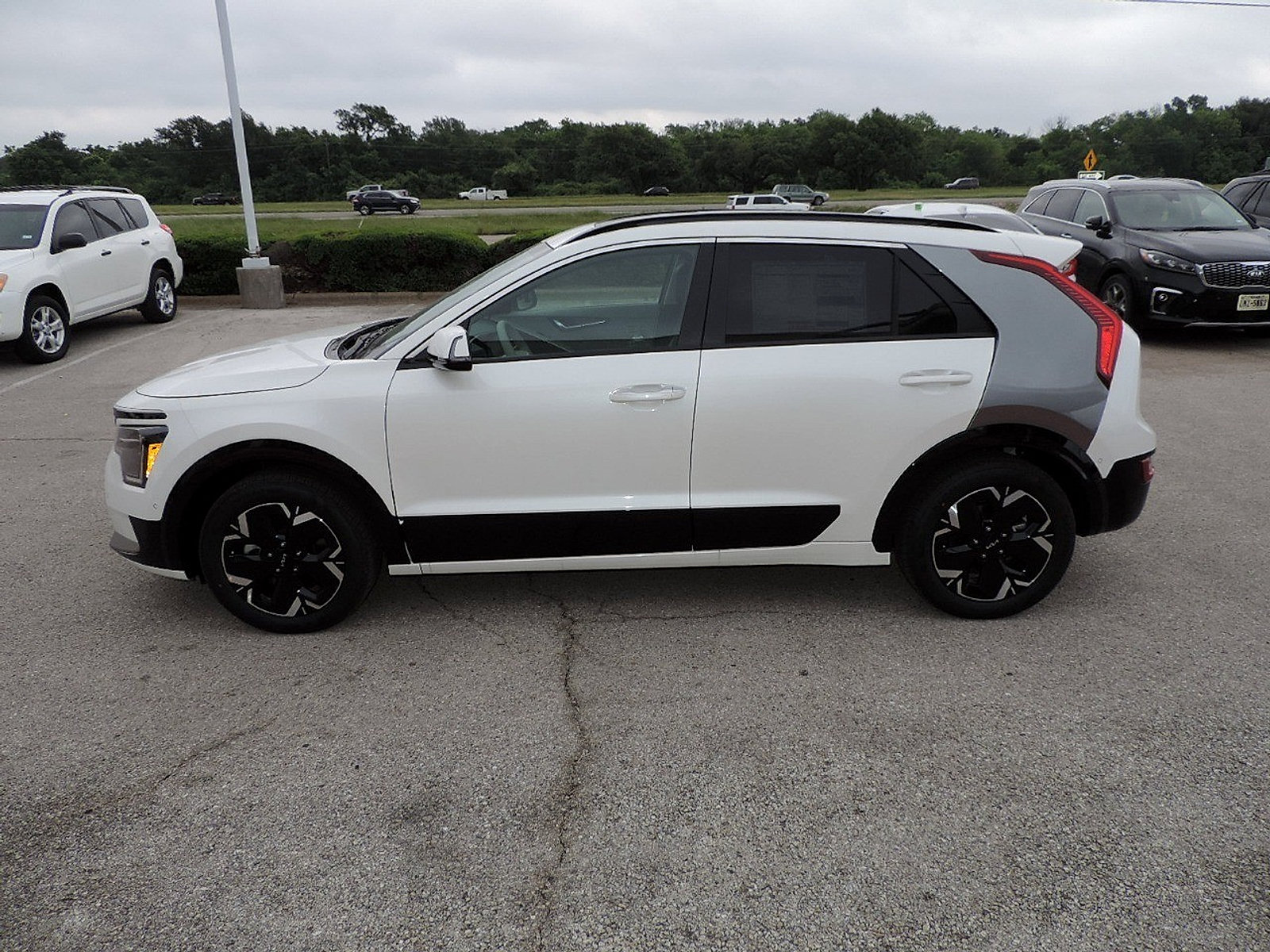 Used 2023 Kia Niro Wave FWD image 11