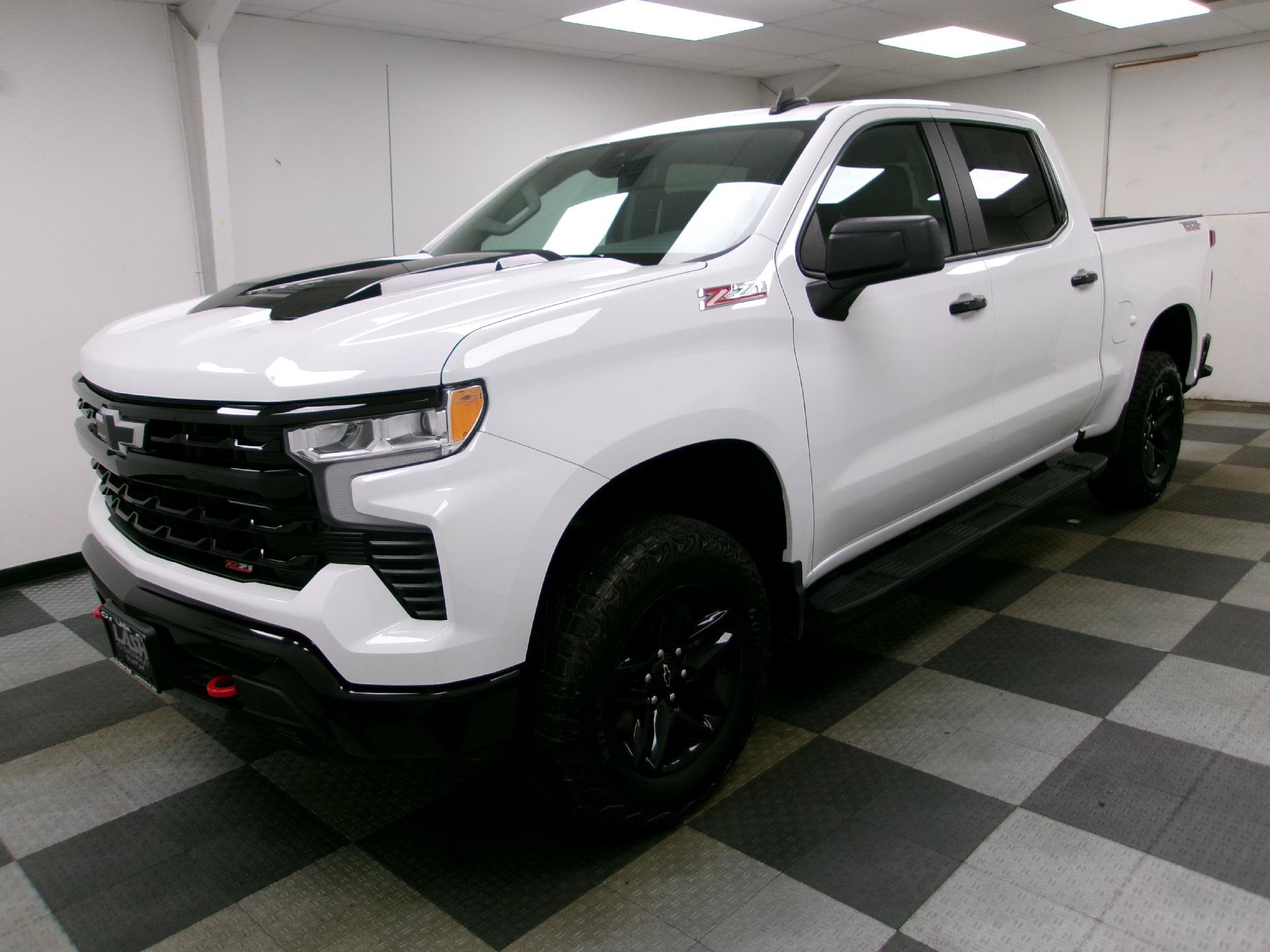 Used 2025 Chevrolet Silverado 1500 LT Trail Boss w/ Protection Package AWD/4WD image 1