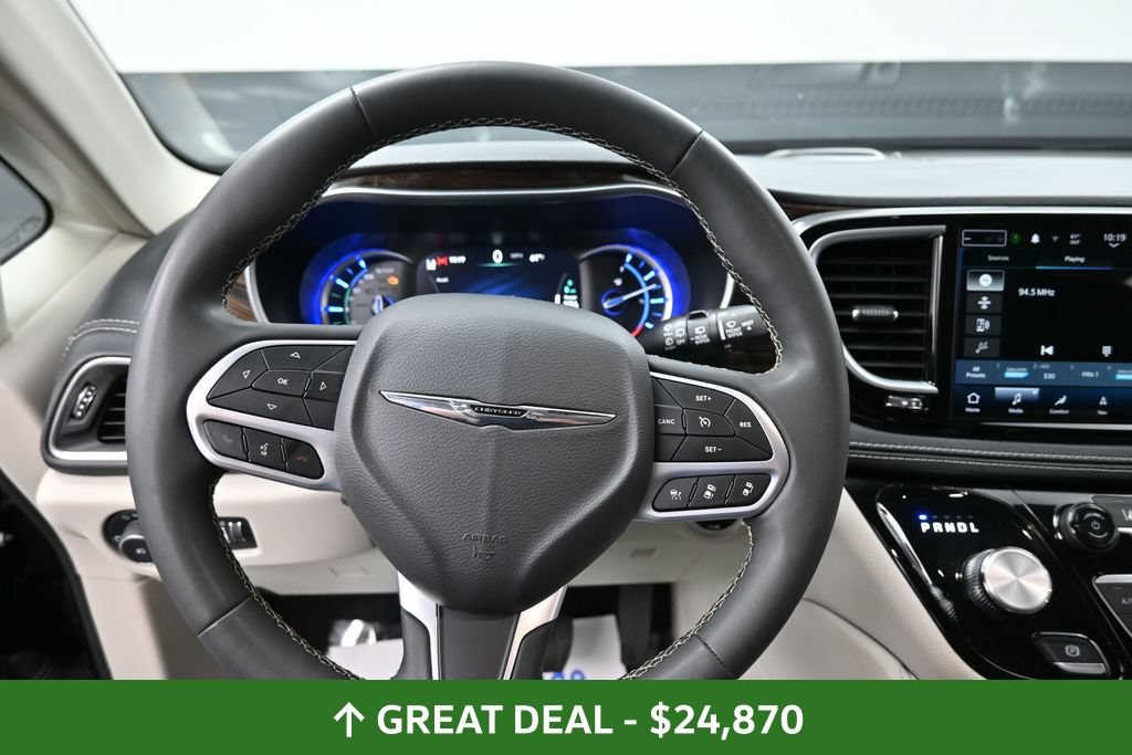 Used 2023 Chrysler Pacifica Limited FWD image 35