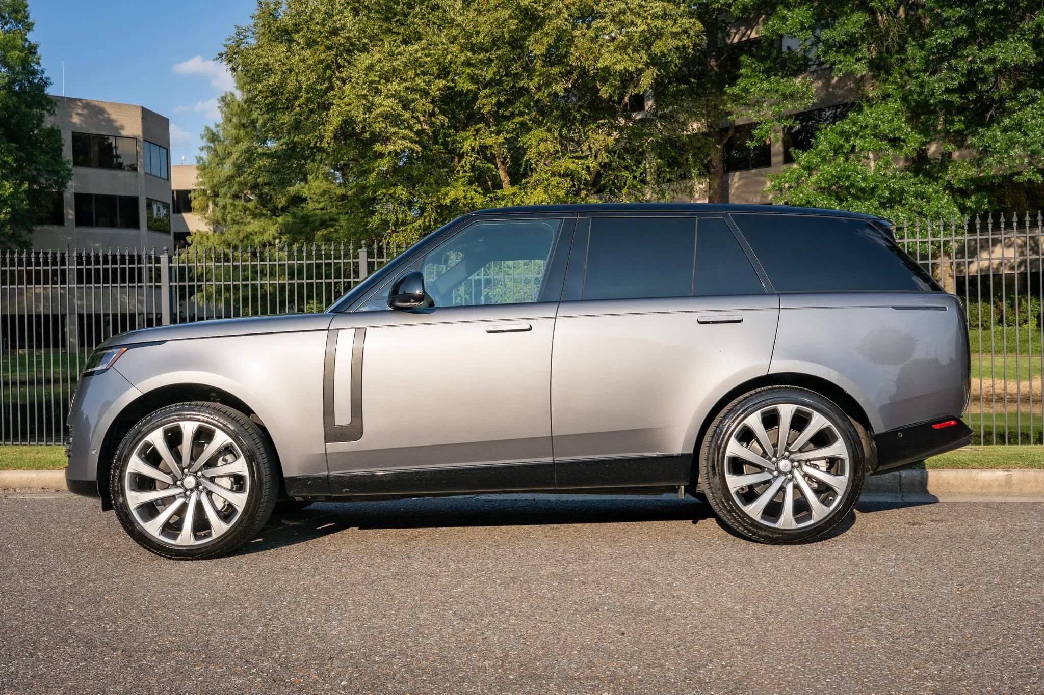 Used 2023 Land Rover Range Rover SE AWD/4WD image 9