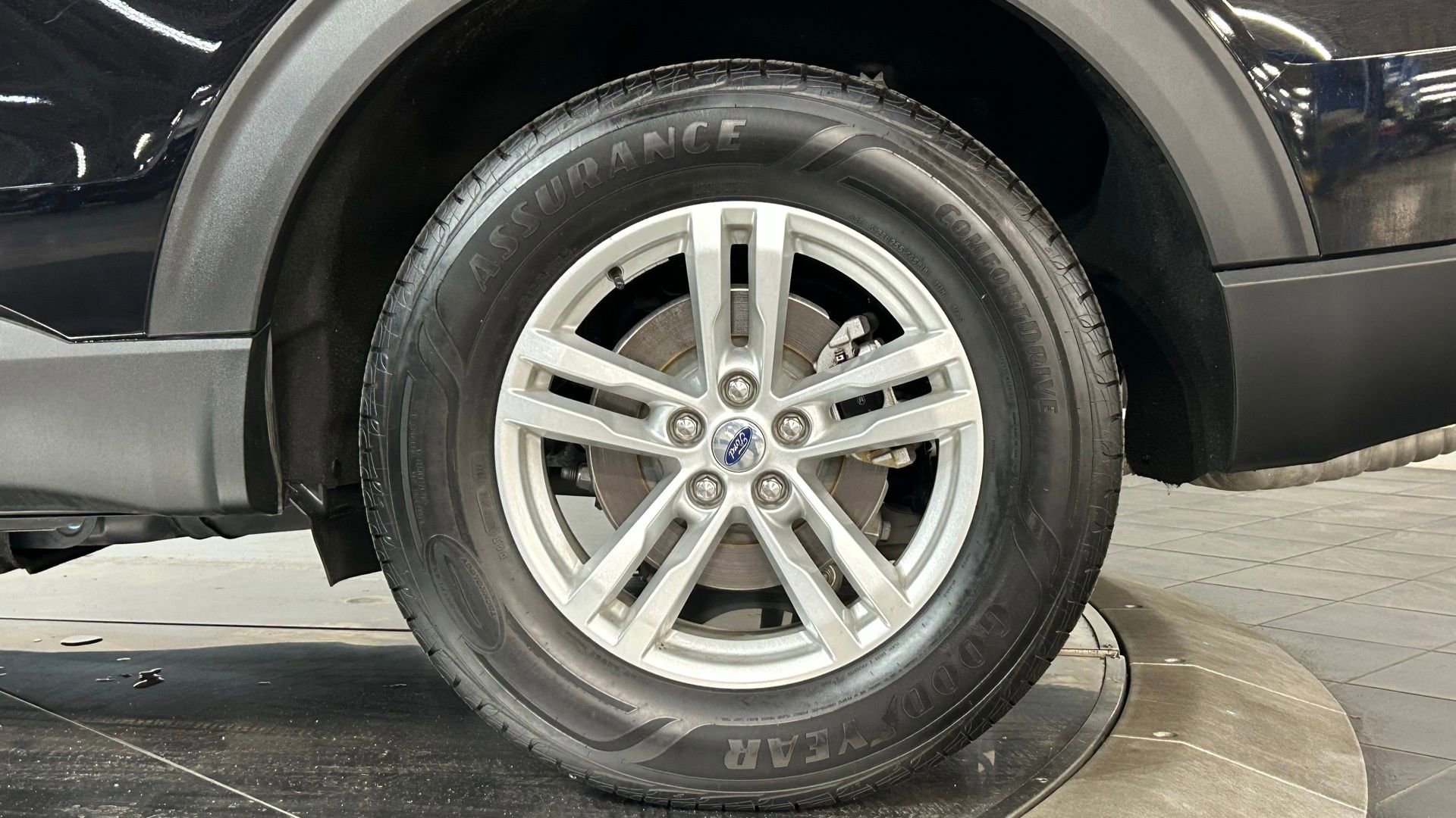 Used 2023 Ford Explorer XLT w/ Equipment Group 202A AWD/4WD image 27