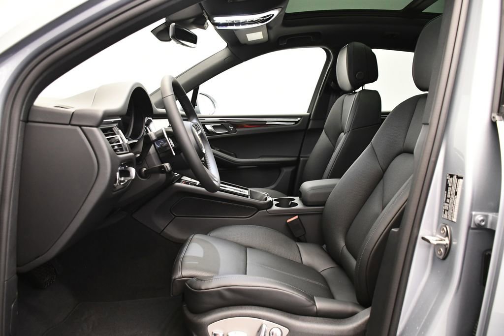 Certified 2026 Porsche Macan image 39