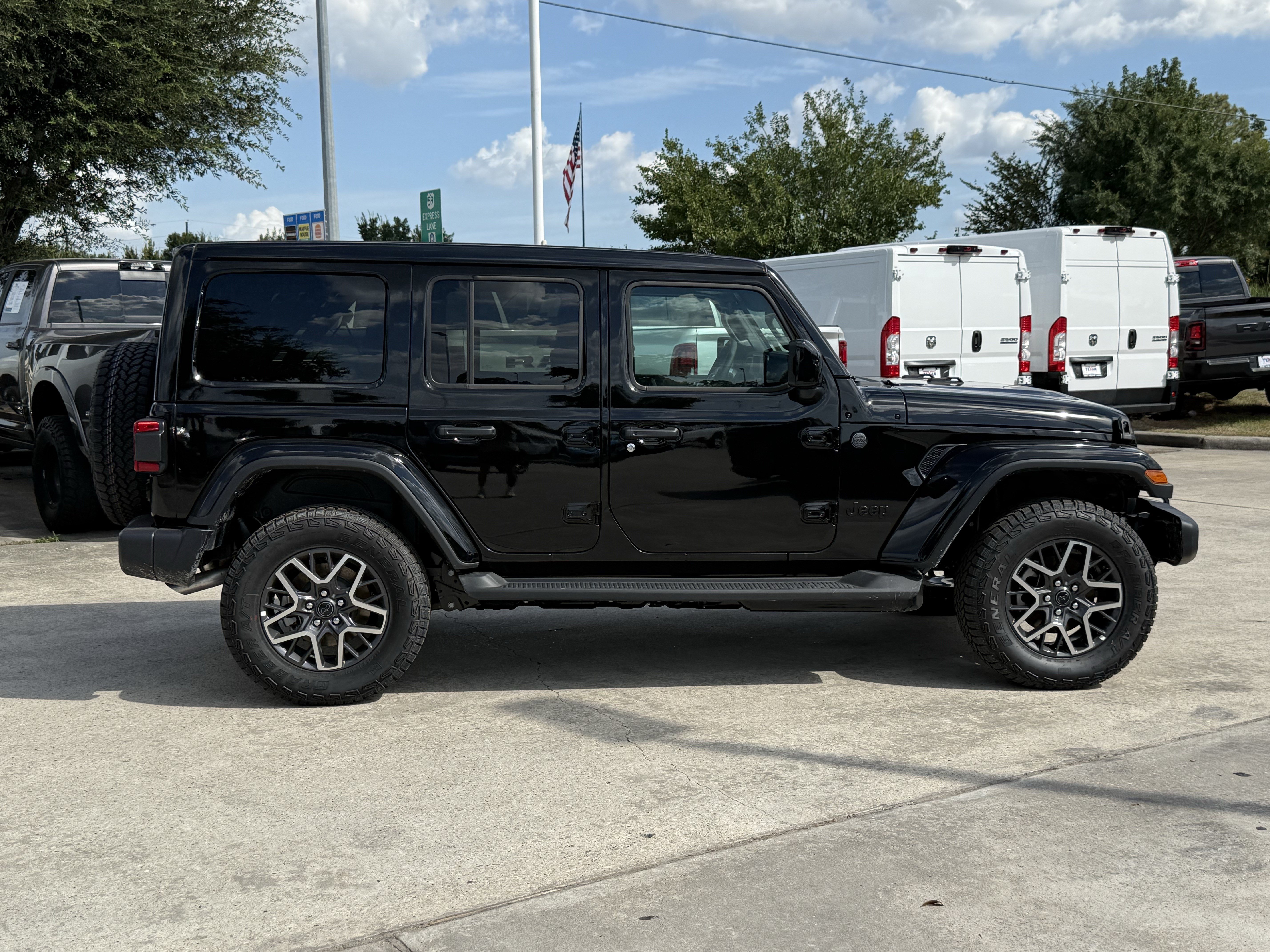 New 2026 Jeep Wrangler Unlimited Sahara AWD/4WD image 3