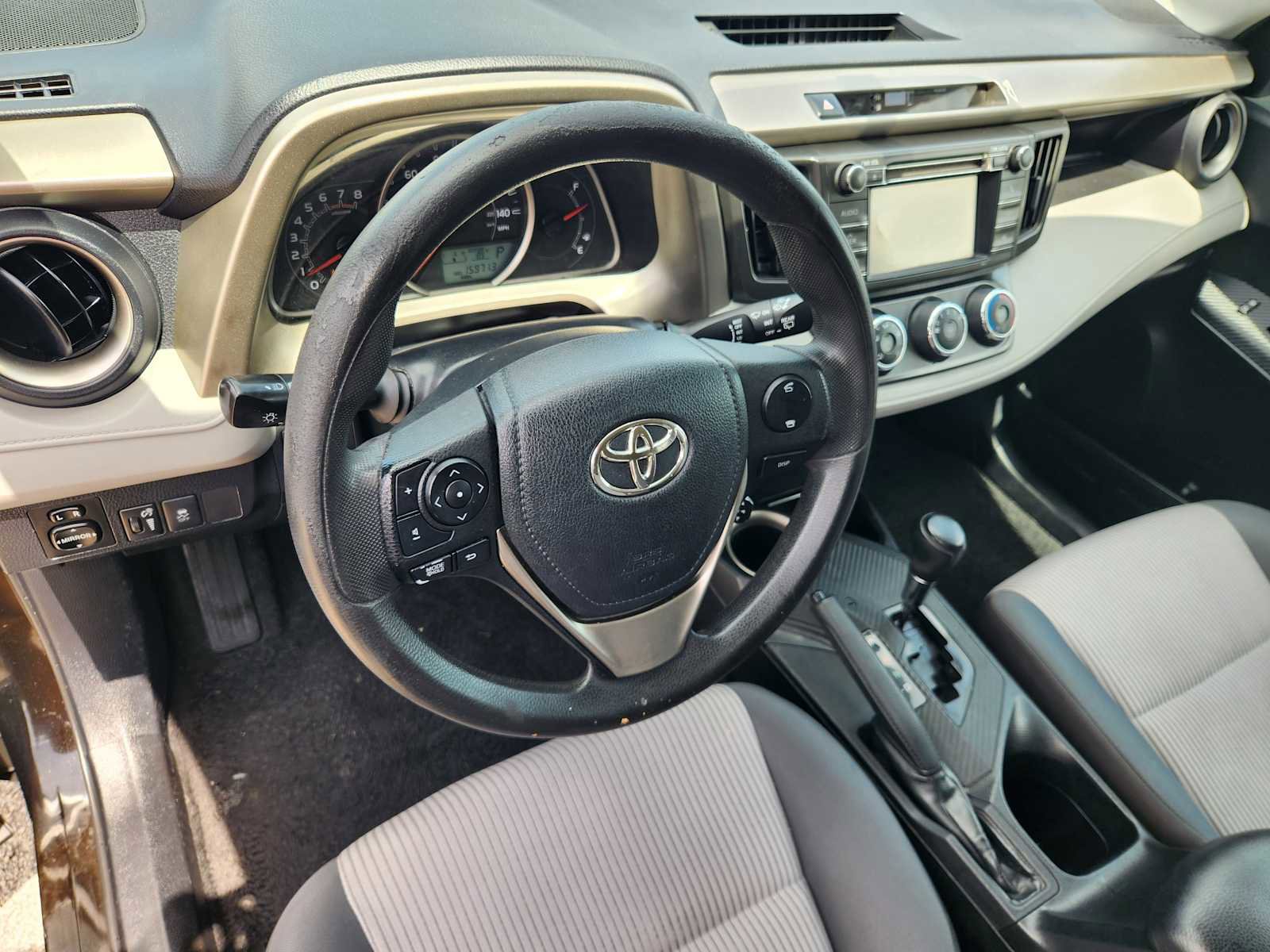 Used 2013 Toyota RAV4 LE FWD image 2