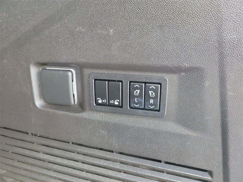 Used 2021 GMC Yukon SLT w/ SLT Premium Package image 14