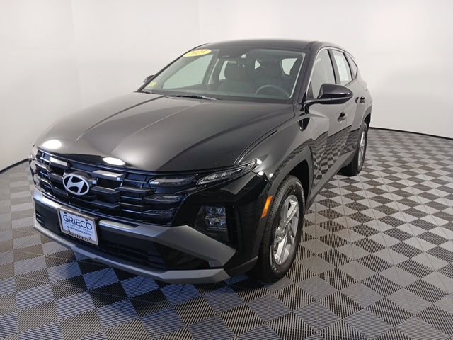 Used 2025 Hyundai Tucson SE image 3