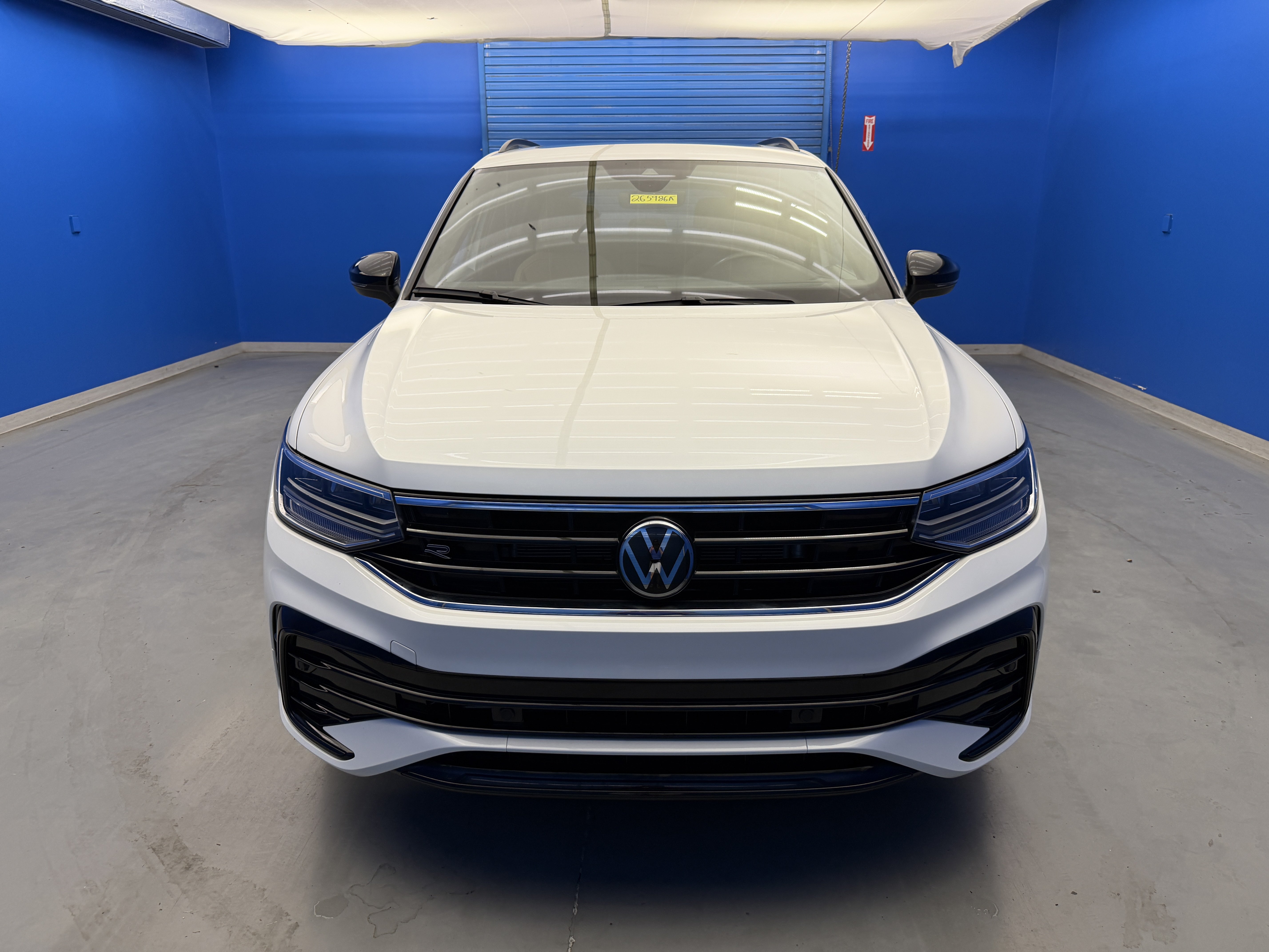Used 2024 Volkswagen Tiguan SE R-Line AWD/4WD image 3