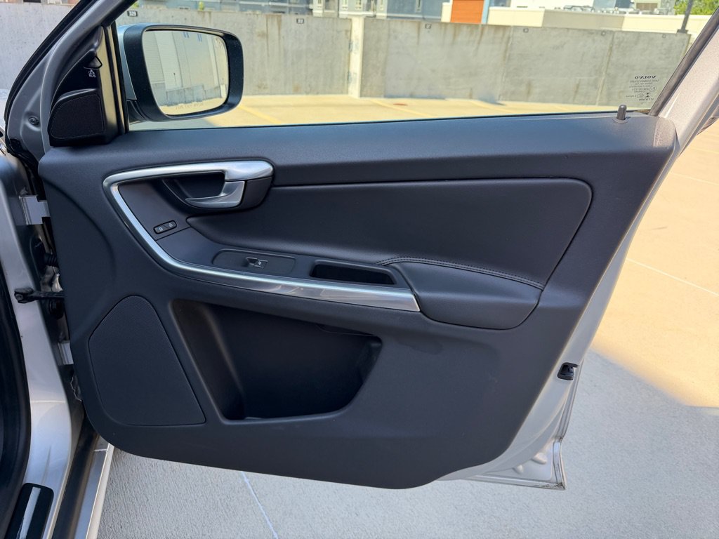 Used 2015 Volvo XC60 T5 AWD/4WD image 25