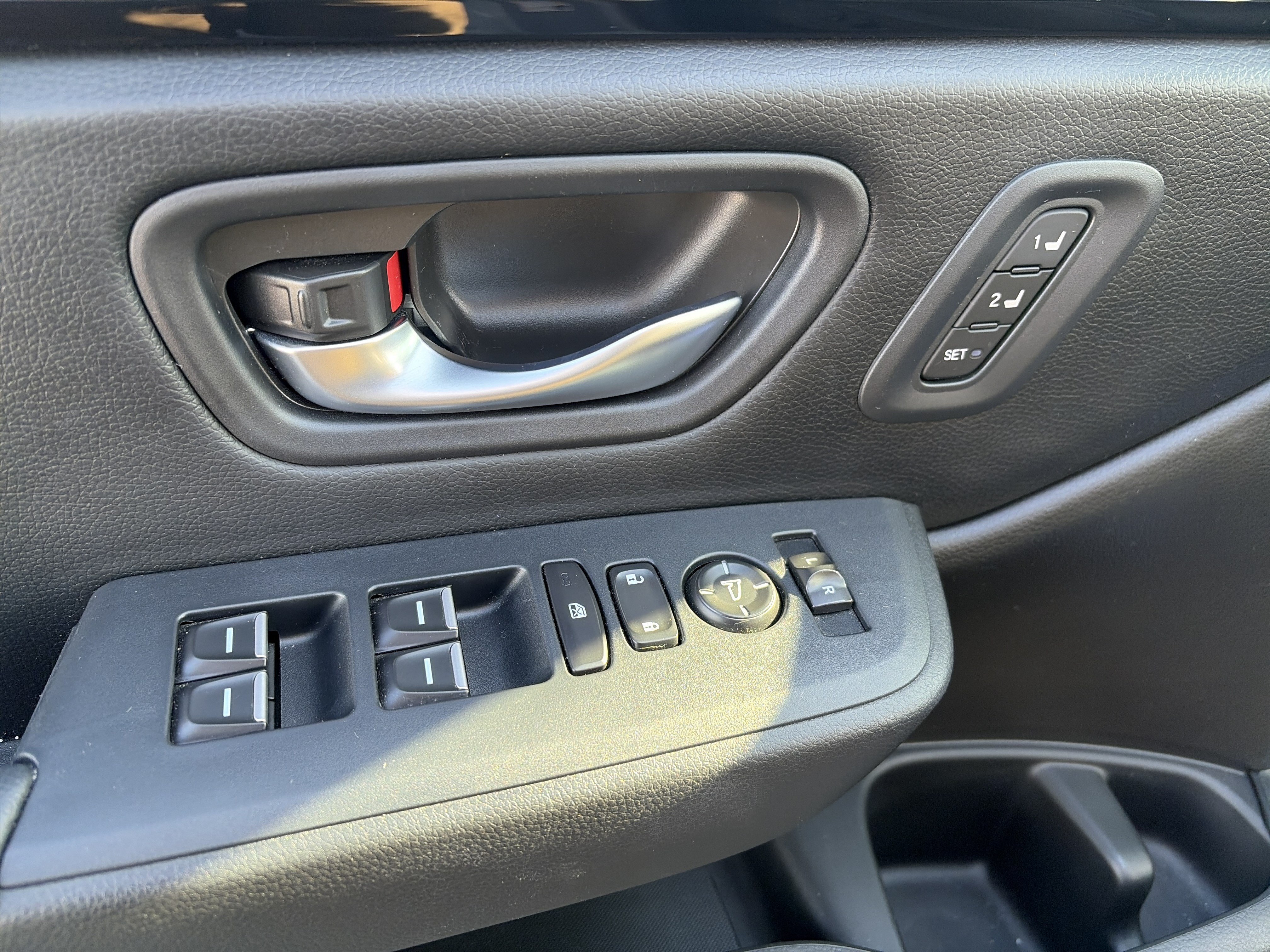 Used 2025 Honda Pilot Touring image 12