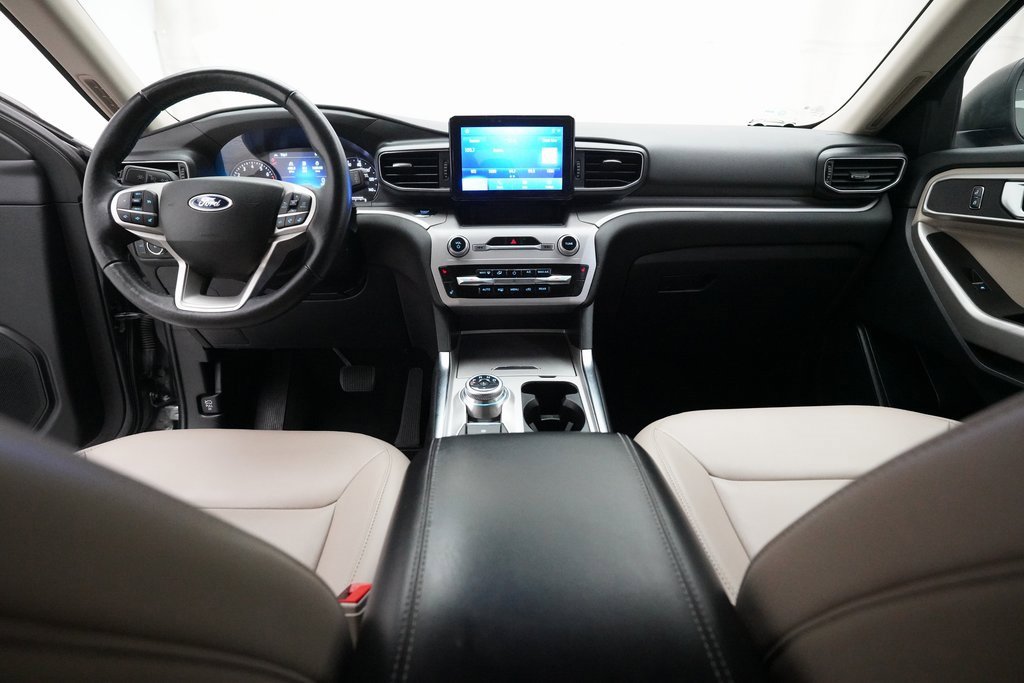 Used 2023 Ford Explorer XLT w/ Equipment Group 202A image 5