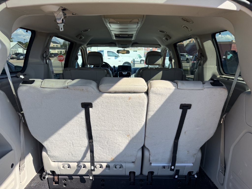 Used 2015 Chrysler Town & Country Touring w/ Driver Convenience Group FWD image 13