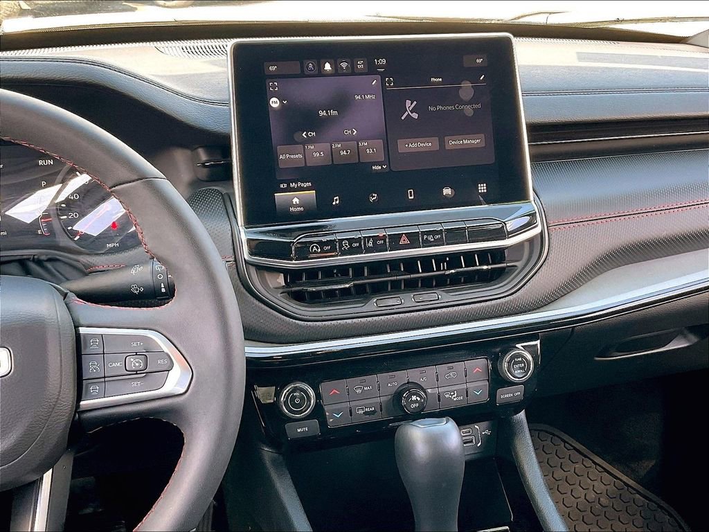 Used 2025 Jeep Compass Trailhawk image 17