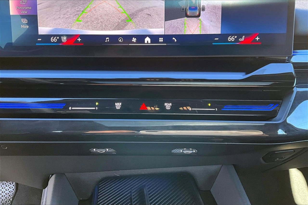 Used 2024 BMW 530i w/ Premium Package image 19