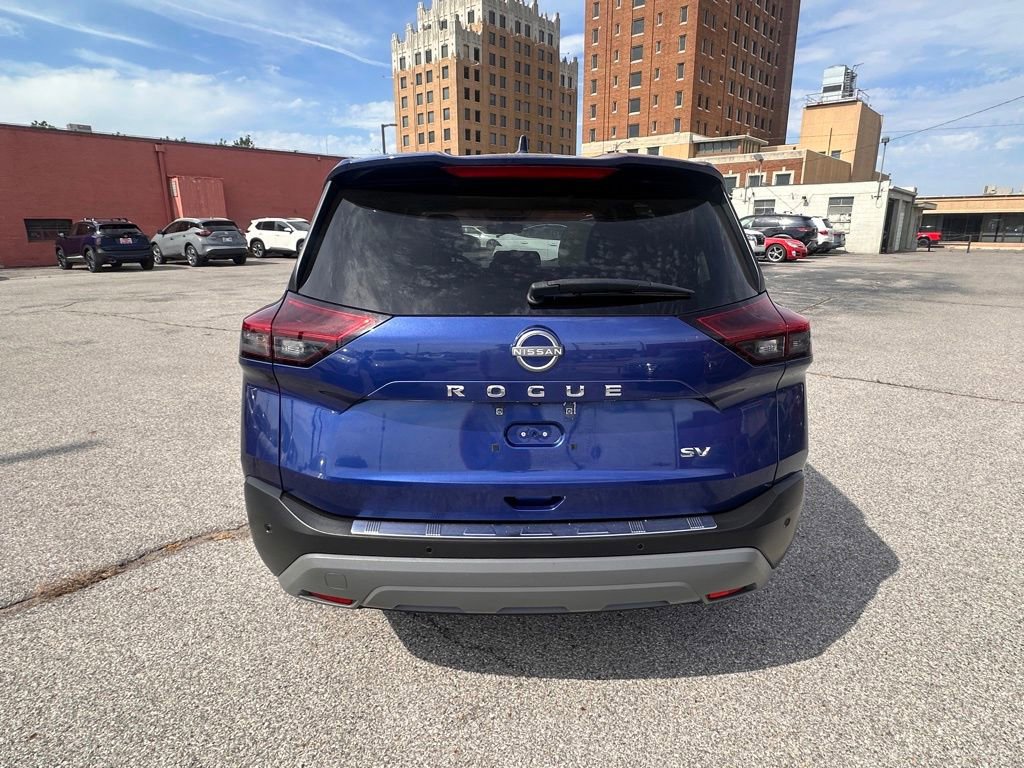 Used 2022 Nissan Rogue SV w/ SV Premium Package FWD image 5