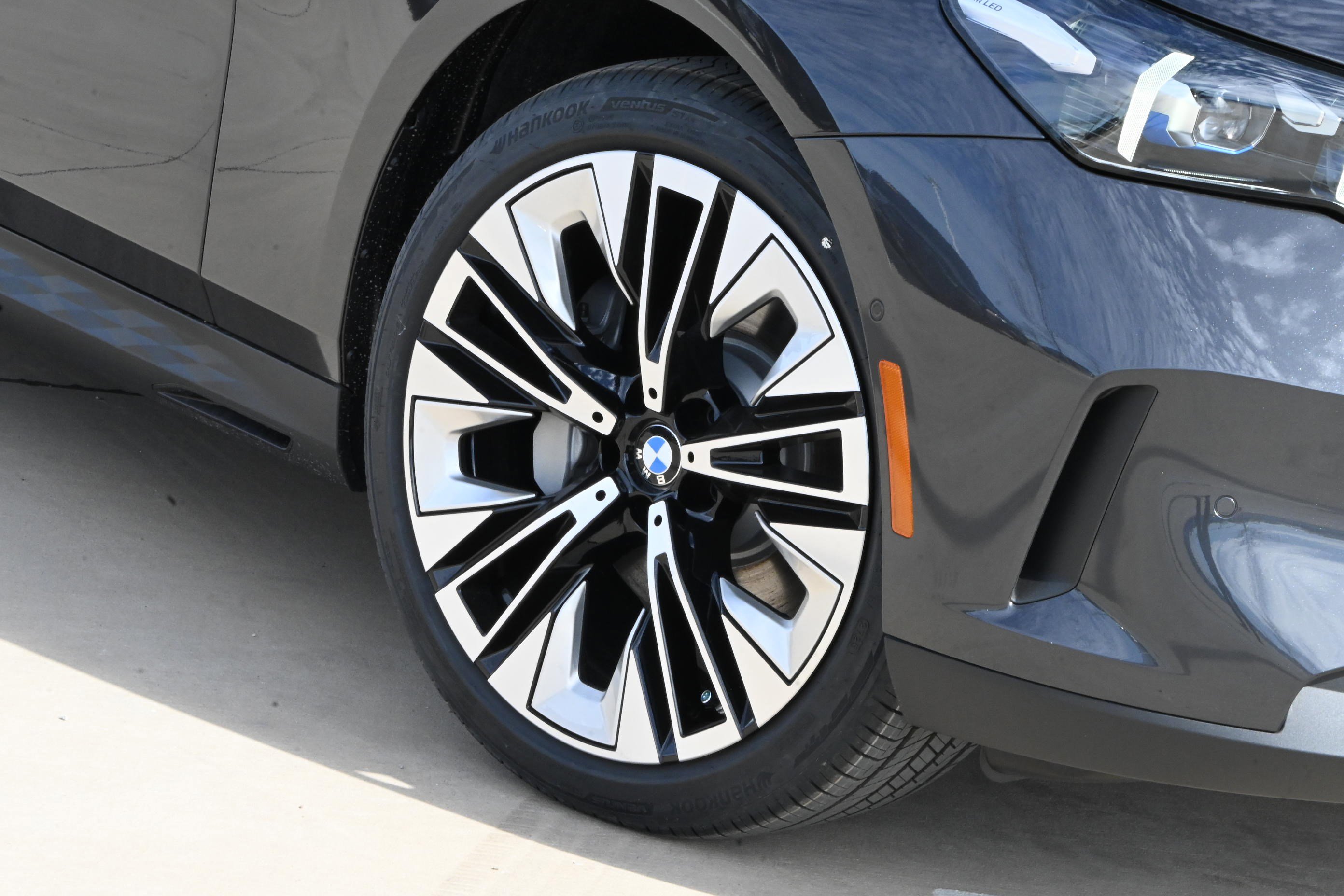 New 2026 BMW 530i xDrive w/ Premium Package AWD/4WD image 8