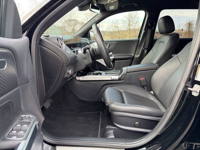 Used 2025 Mercedes-Benz GLB 250 4MATIC image 13