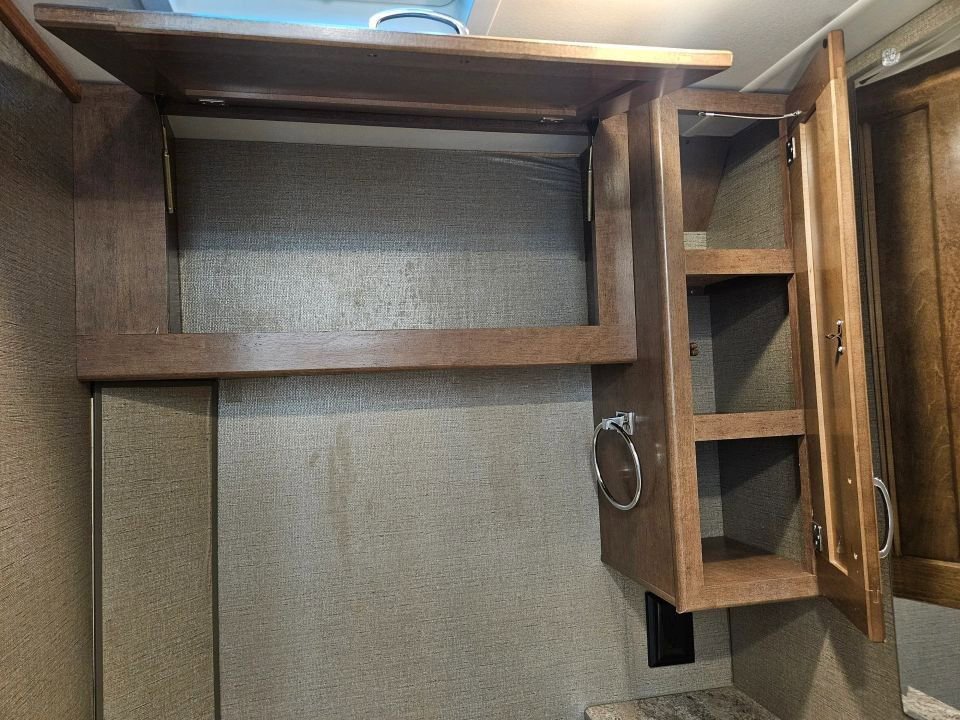 Used 2018 Ford E-450 and Econoline 450 Super Duty w/ Motorhome Prep Package RWD image 31