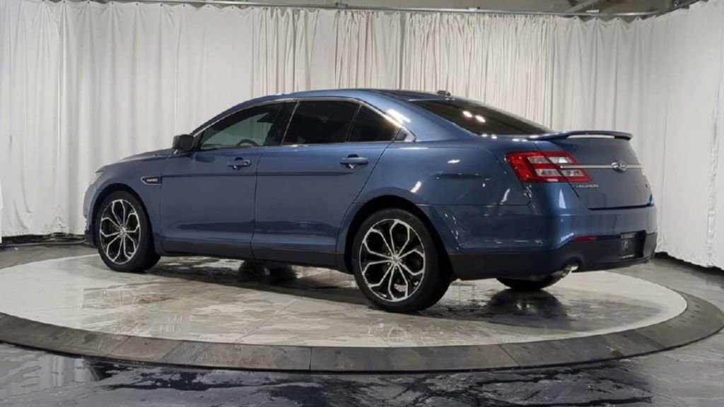 Used 2018 Ford Taurus SHO image 8
