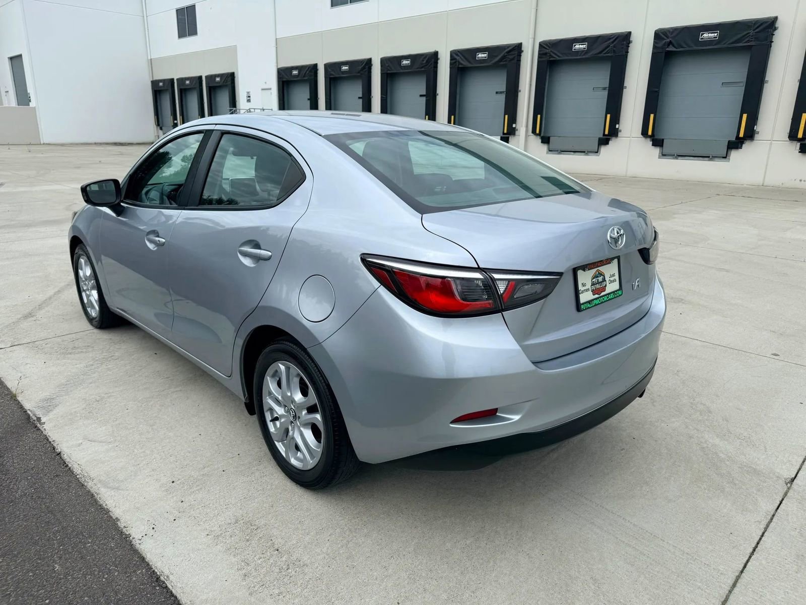Used 2017 Toyota Yaris iA FWD image 3