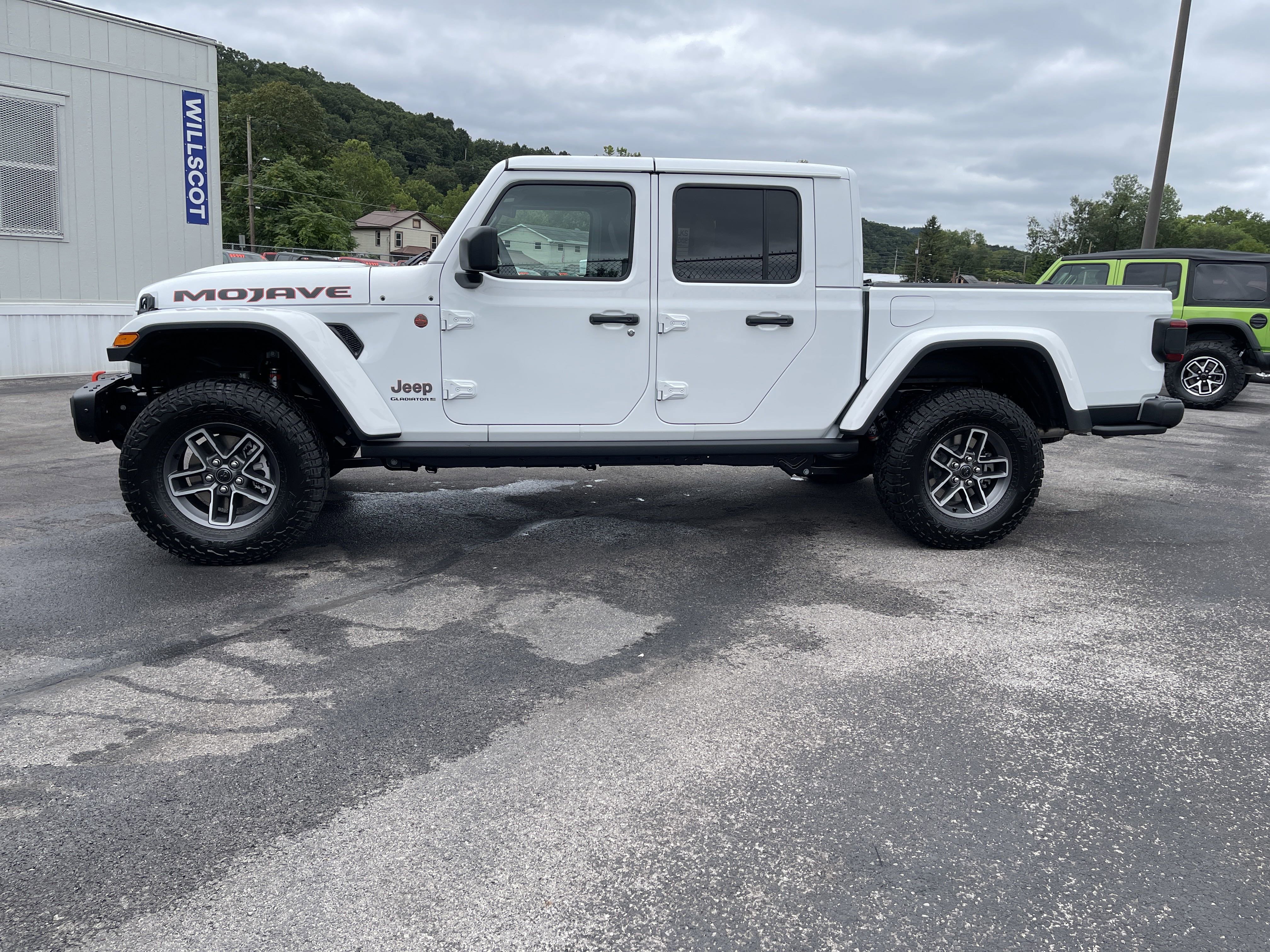 New 2025 Jeep Gladiator Mojave image 3