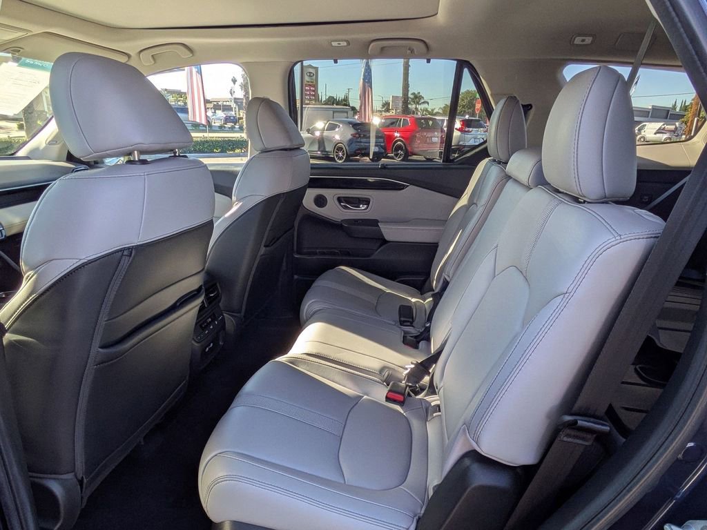 Certified 2023 Honda Pilot Touring image 12
