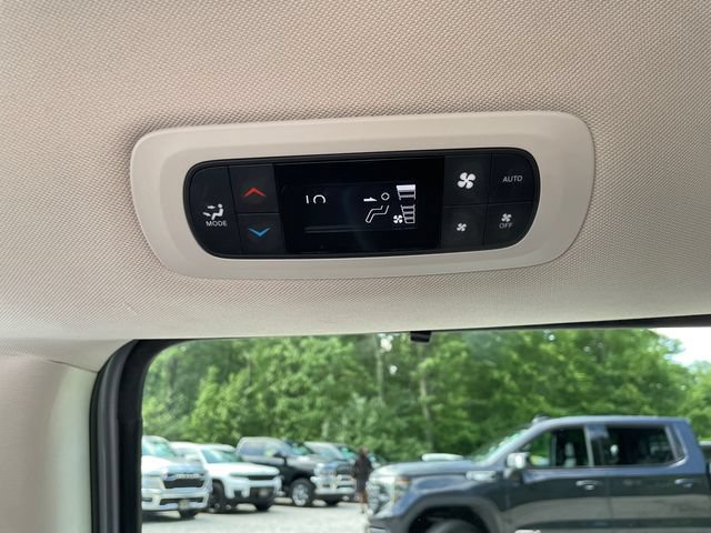 Used 2021 Chrysler Pacifica Touring-L FWD image 21