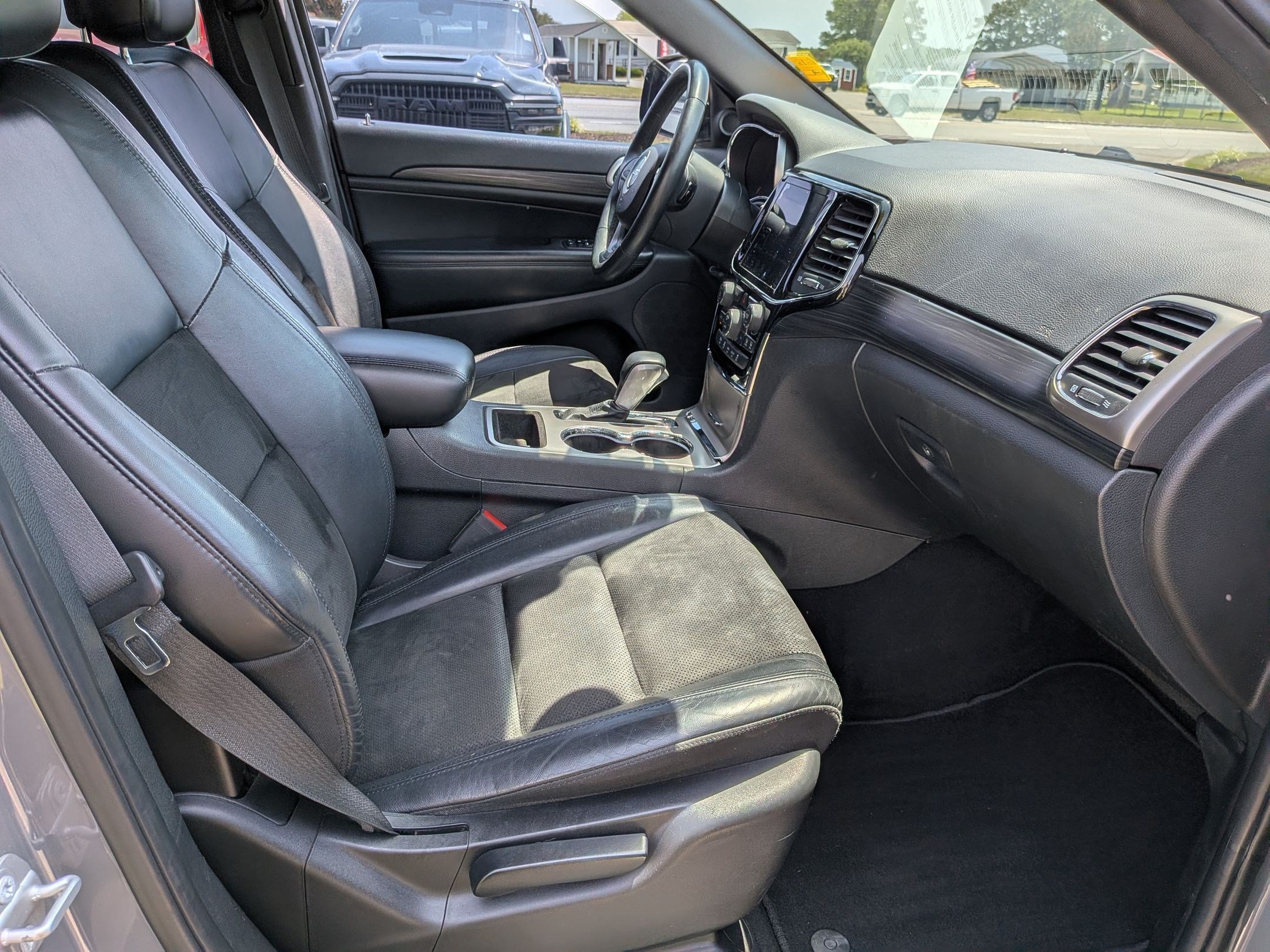 Used 2019 Jeep Grand Cherokee Altitude AWD/4WD image 20