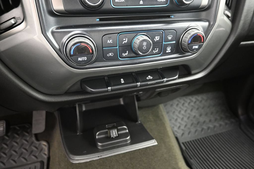 Used 2018 Chevrolet Silverado 1500 LT w/ All Star Edition AWD/4WD image 17