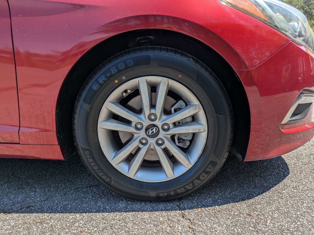 Used 2015 Hyundai Sonata SE w/ Cargo Package image 12