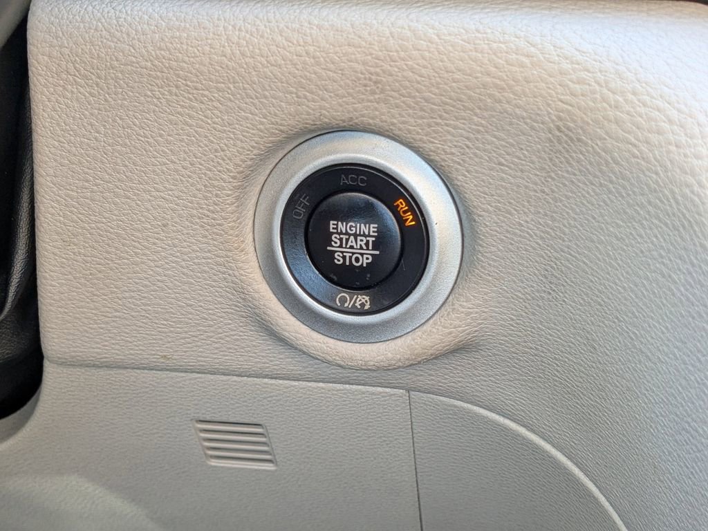 Used 2022 Chrysler Pacifica Limited FWD image 28