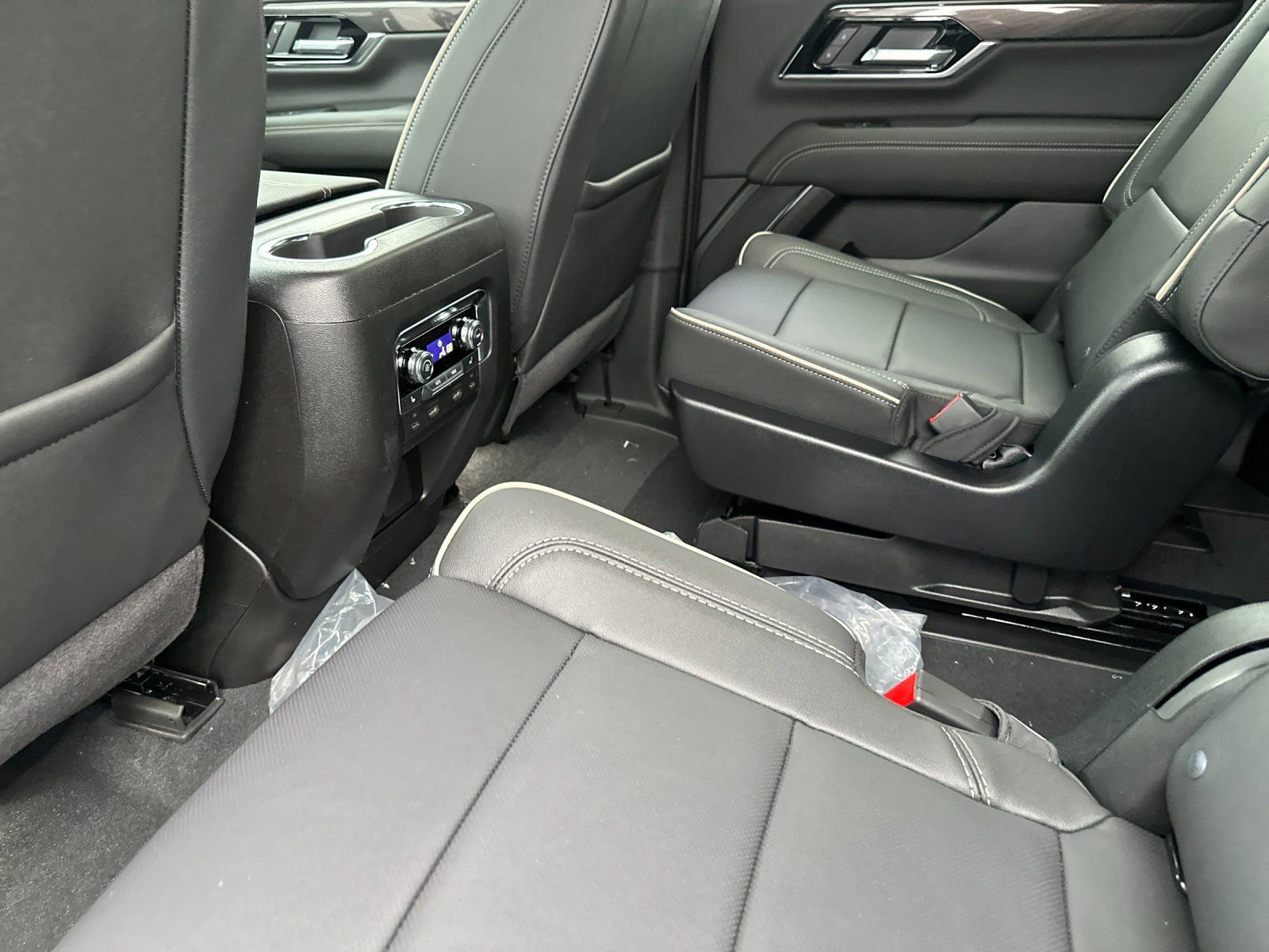 New 2026 GMC Yukon XL Elevation w/ Elevation Premium Package AWD/4WD image 12