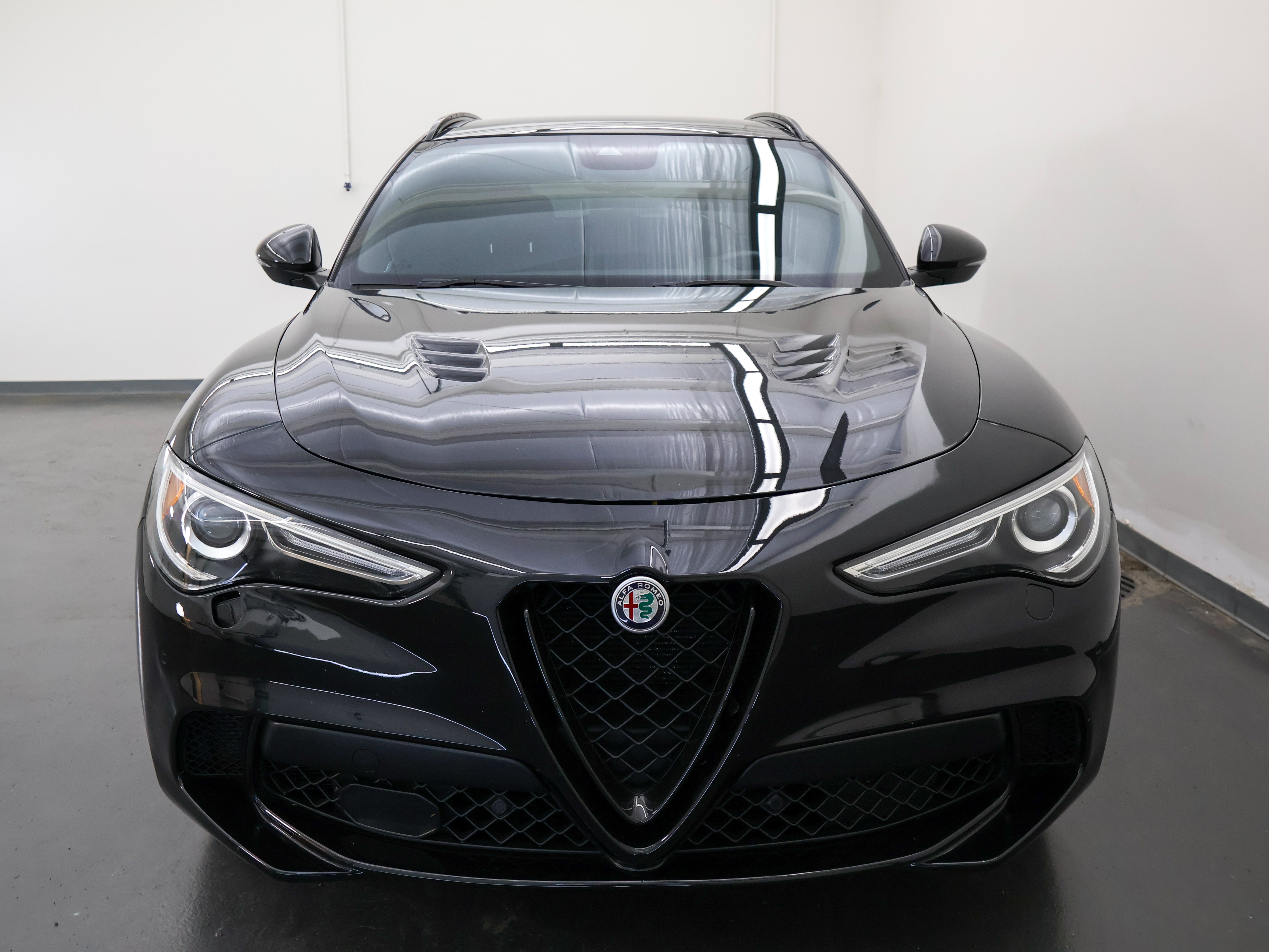 Used 2022 Alfa Romeo Stelvio Quadrifoglio w/ Active Assist Plus Package AWD/4WD image 8